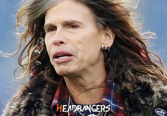 [Steven Tyler] de [Aerosmith] volando bajo.