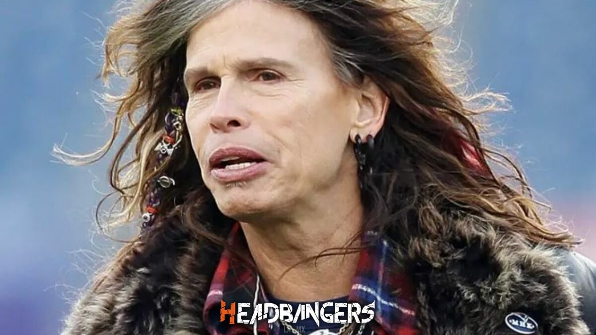 [Steven Tyler] de [Aerosmith] volando bajo.