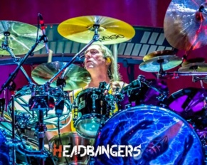 Impresionante la efectividad del técnico de Danny Carey en pleno concierto