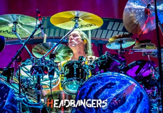 Impresionante la efectividad del técnico de Danny Carey en pleno concierto