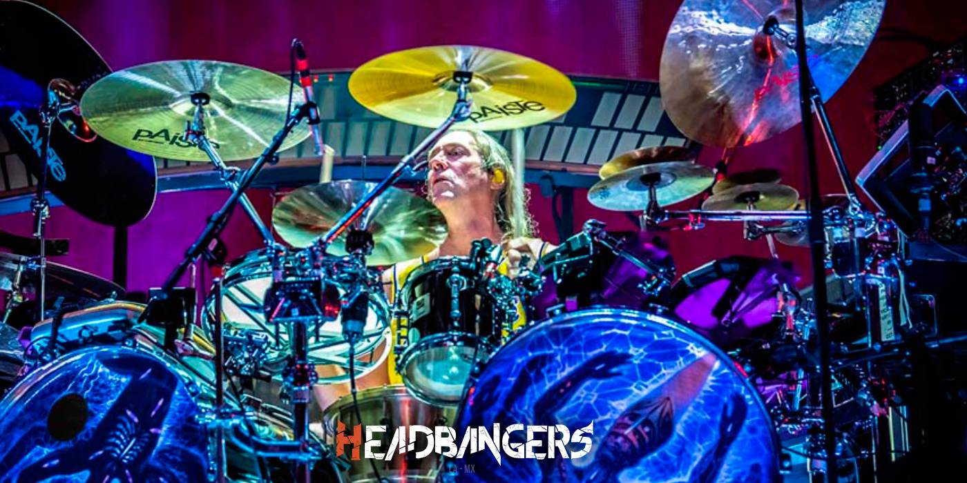 Impresionante la efectividad del técnico de Danny Carey en pleno concierto