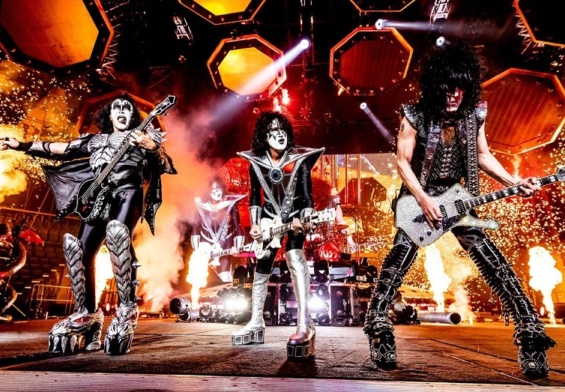 ¡¿KISS usando backing tracks en vivo?!