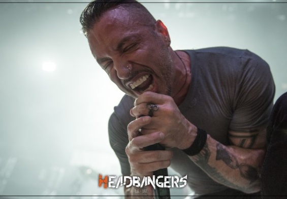 Greg Puciato lanza Mirrorcell, estrena visualizador y anuncia su debut en vivo.