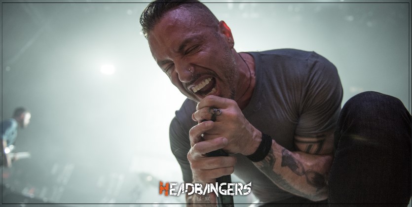 Greg Puciato lanza Mirrorcell, estrena visualizador y anuncia su debut en vivo.