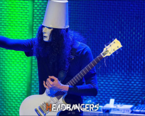 ¡Buckethead recupera una de las guitarras robadas!