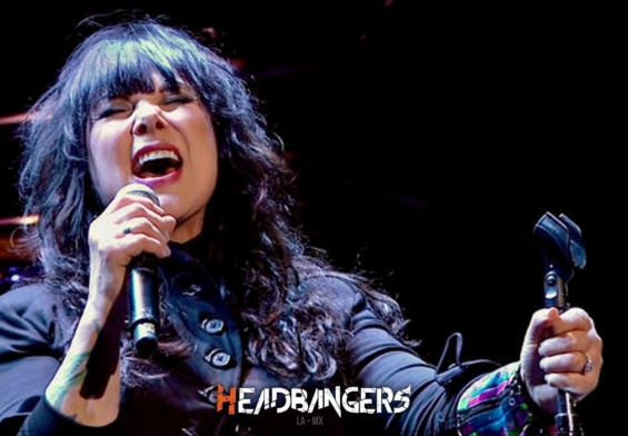 Mira a Ann Wilson de Heart interpretando “Black Dog” de Led Zeppelin