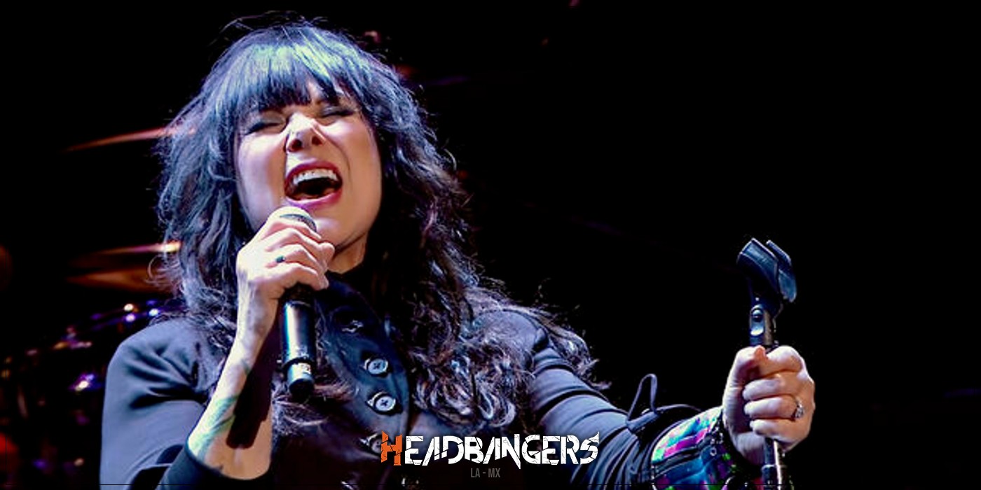 Mira a Ann Wilson de Heart interpretando “Black Dog” de Led Zeppelin