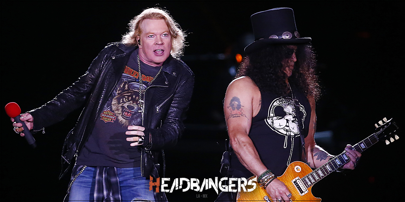 Slash choca accidentalmente con Axl Rose durante concierto