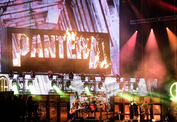 Set List & Videos de la Primera Presentación de [Pantera]