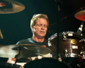 ¿Quién será el nuevo baterista de Mr. Big?