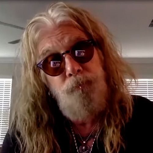 El ex Mötley Crüe, John Corabi comenta sobre el uso de pistas de acompañamiento