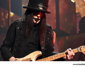 Controversial: Mick Mars Contra Motley por pistas pre-grabadas en vivo de The Stadium Tour