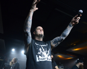 [Noticia]: [Phil Anselmo] se distancia de los símbolos racistas