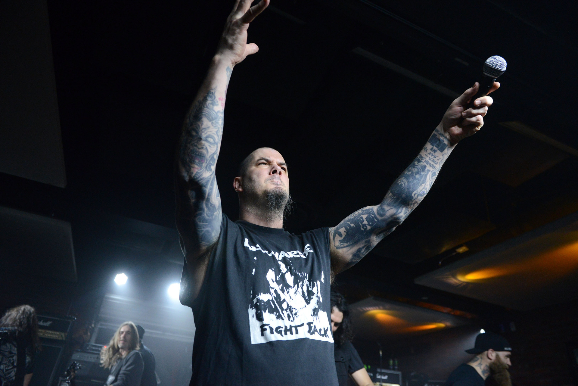 [Noticia]: [Phil Anselmo] se distancia de los símbolos racistas