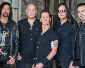 Kurdt VanderHoof de Metal Church comenta sobre el suicidio de Mike Howe.