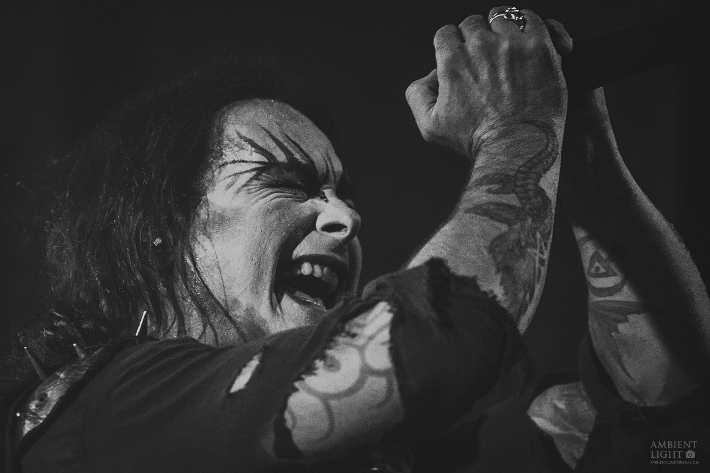 “¡Delincuentes!”: [Dani Filth] contra una de las plataformas de música más grandes