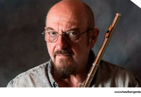 “¡Es Estupido!” [Ian Anderson] se burla del nombre de dos grandes del Rock