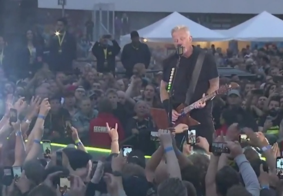 James Hetfield de Metallica insulta a un fan